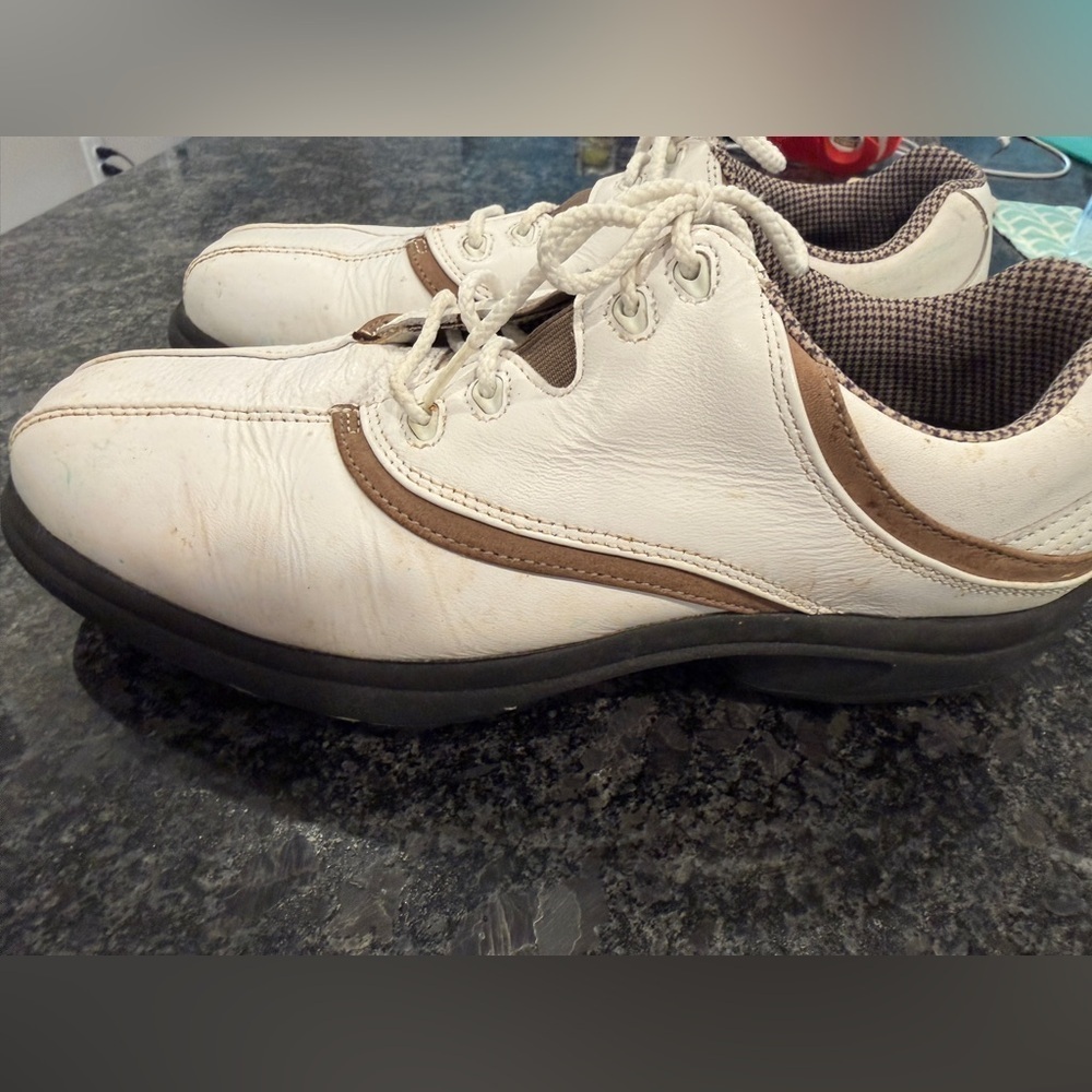 FootJoy Women’s Golf Shoes White Brown Leather Lace Up Softspikes Size 7 Wide - Picture 2 of 6